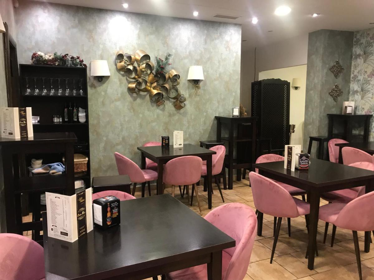 Pensión Plaza 4*